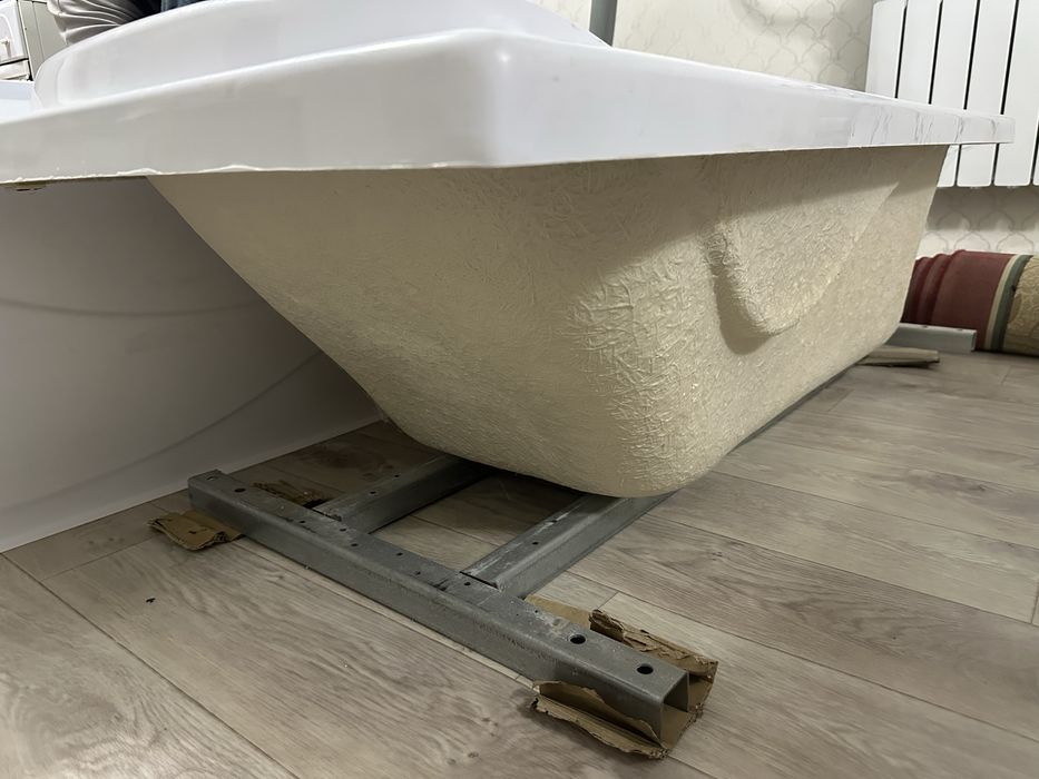 Продается ванна акриловая