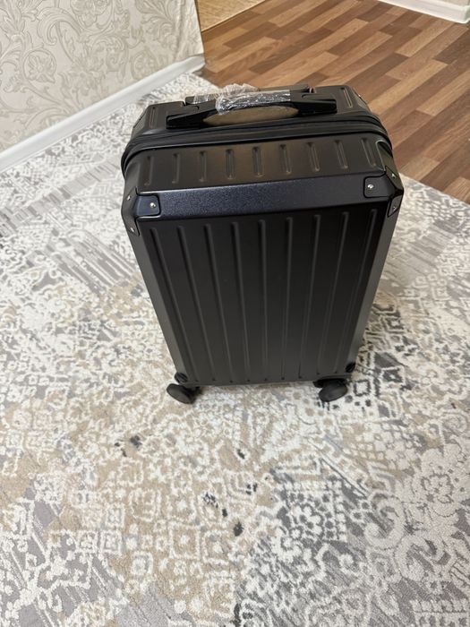 Продам чемодан новый