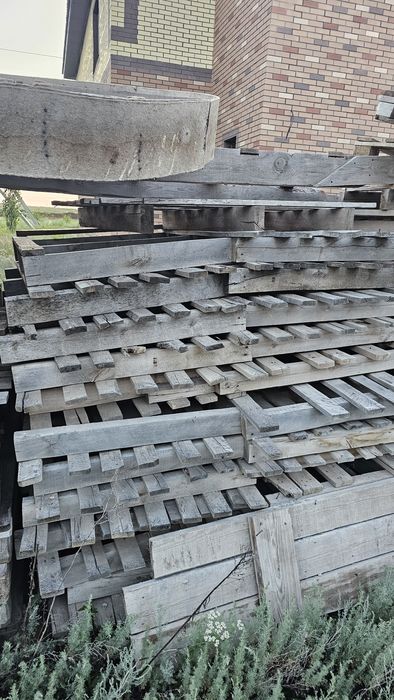 Продам поддоны 900 тенге