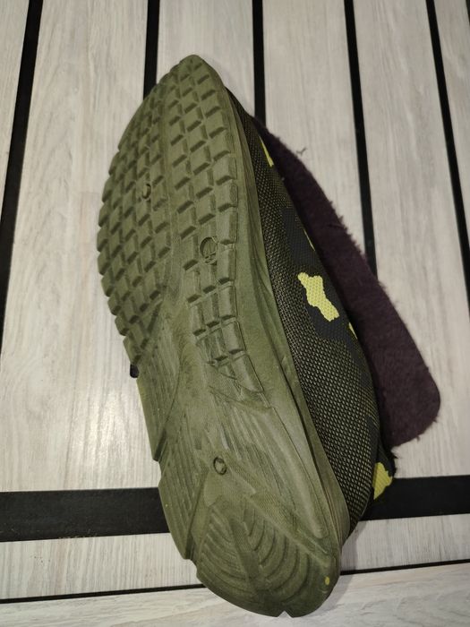 Кроссовки в комуфляжном цвете