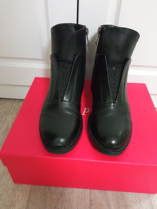 Ботинки женские, кожаные.