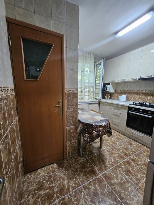 Apartament 2 camere, decomandat, loc parcare inclus, mobilat