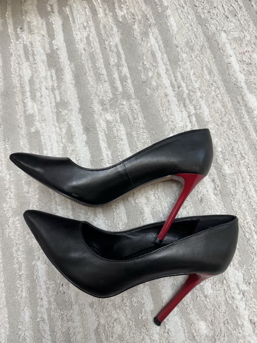 Черные туфли-лодочки