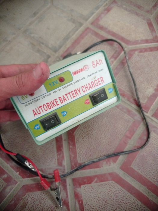 Akumlator zaryadchik