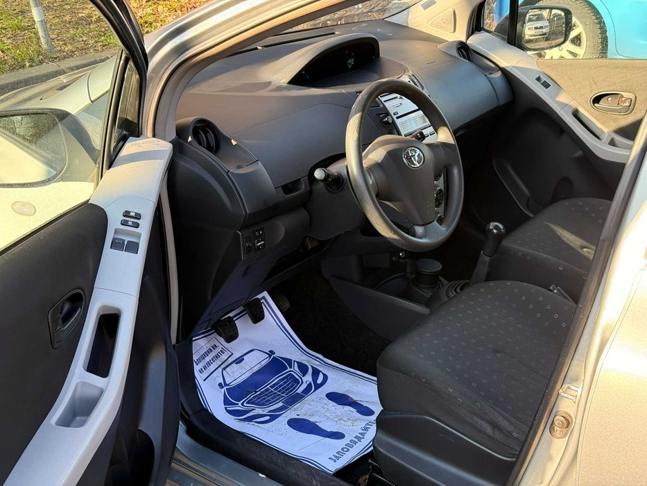 Продавам Тойота Ярис в отлично състояние