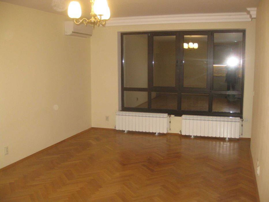 Дава се под наем Двустаен апартамент в София, Център - 69 кв.м за 548.25 € - Снимка #3