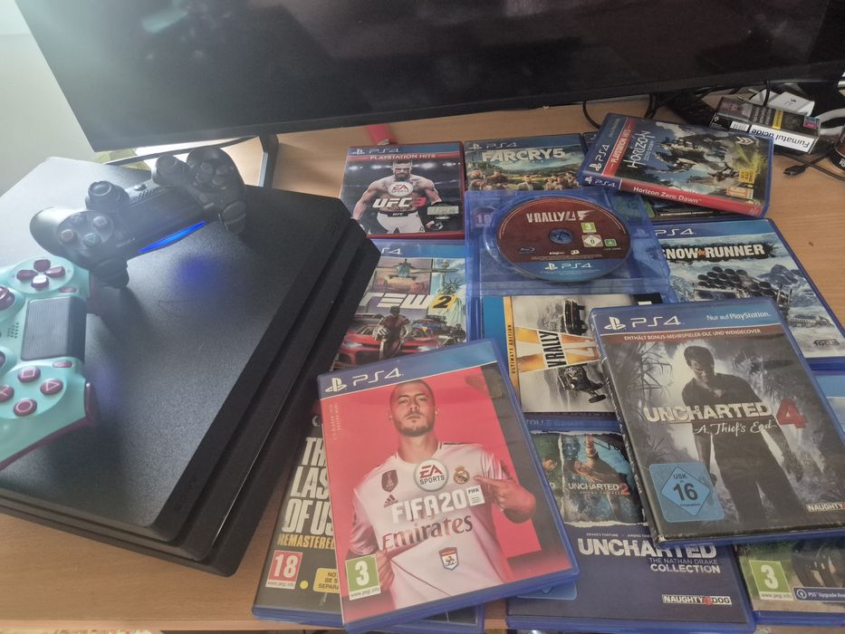 Ps 4 pro 1TB +2 manete originale Sony +13 jocuri