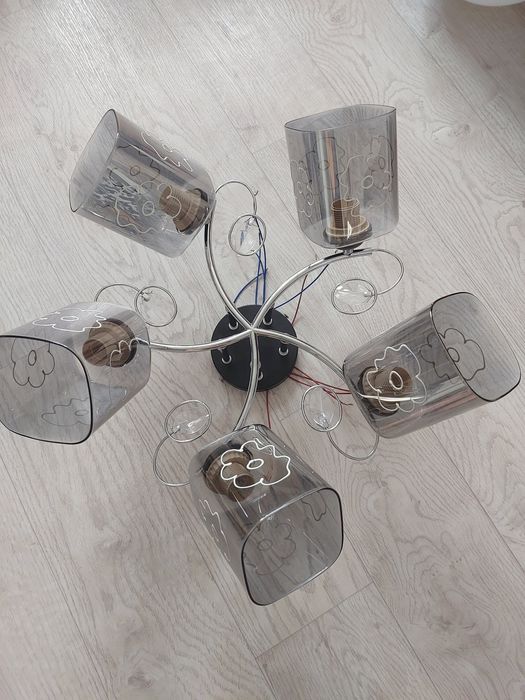 Продам люстру новую