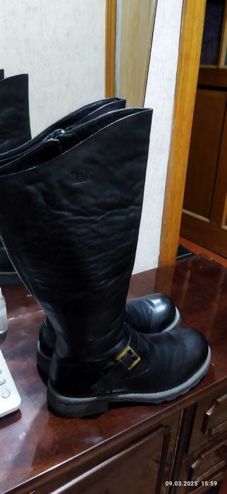 Продам женские сапоги