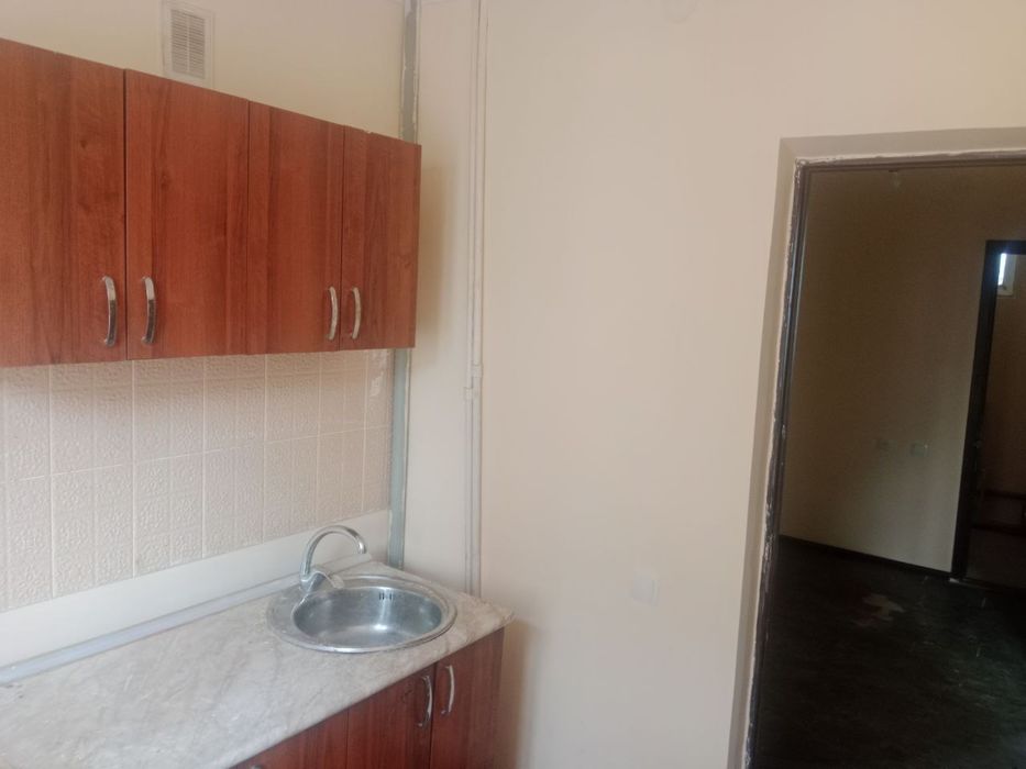 Тошкент вилояти. Янгийўл тумани,Гулбахор Янги домдан квартира сотилади