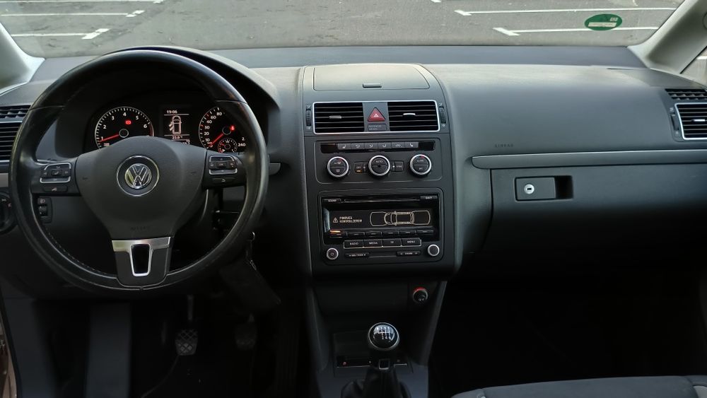 Vând VW Touran Life