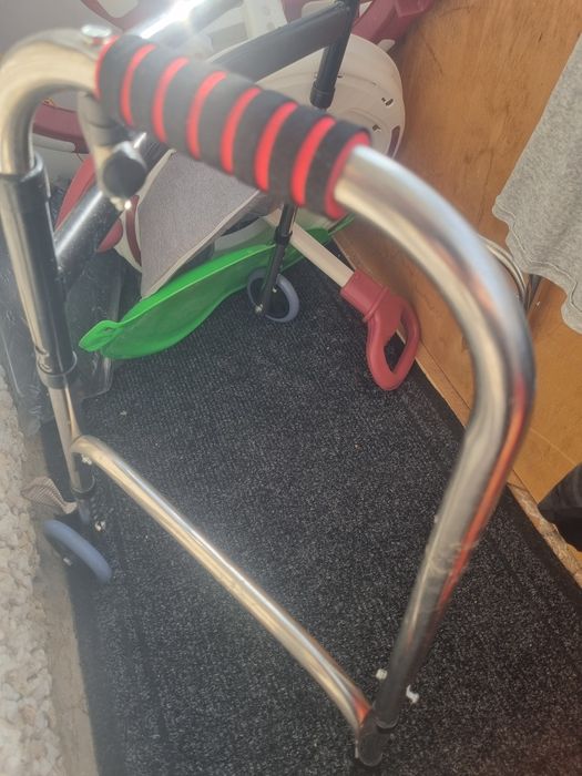 Костыли с 4 ножками