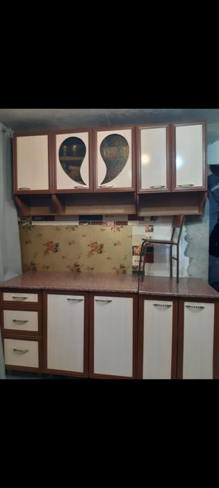 Продам КУХОННЫЙ гарнитур, в очень хорошем состоянии