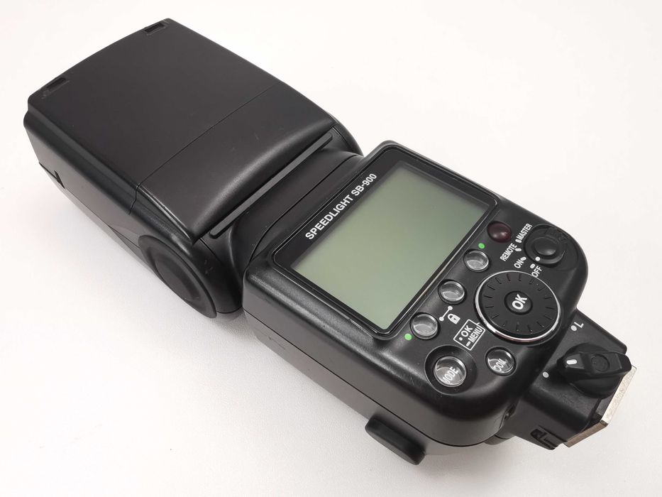 Nikon Speedlight SB-900 в пълен комплект