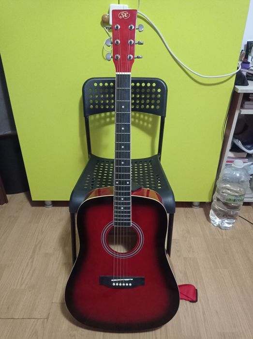 CHITARA ACUSTICA,SUNET CLAR SI FRUMOS,NOUA + HUSA SI Microfon Acustic .Pret - 750 Negociabil .