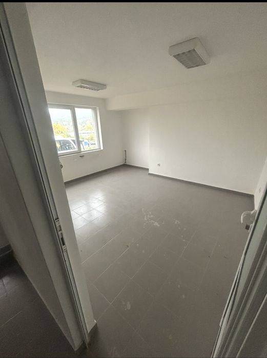 Промишлена сграда 800кв.м 10дка земя