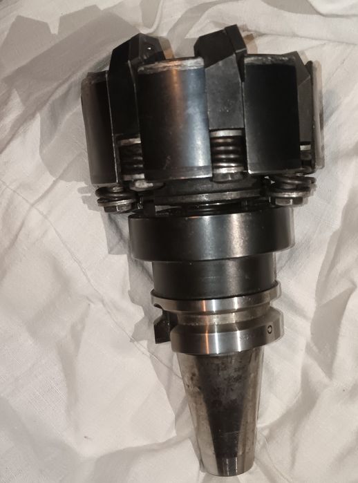 Торцовочкая фреза с твердосплавными  вставками