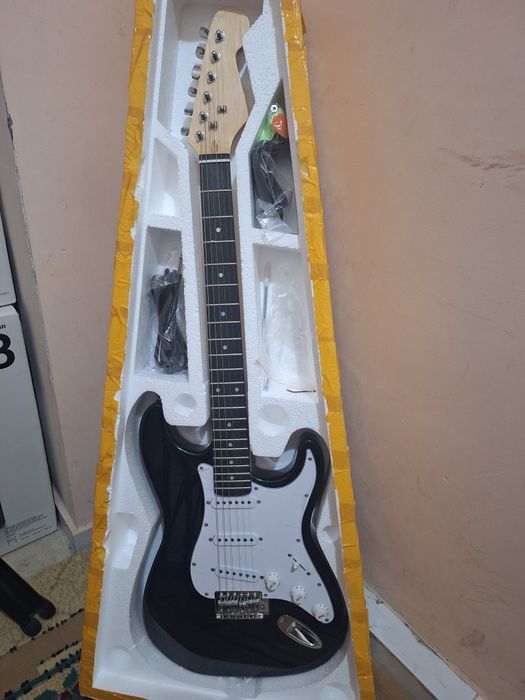 Продам Электрогитара.