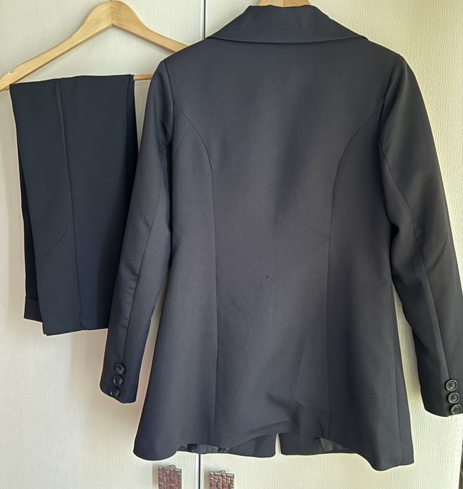 Дамски костюм от три части