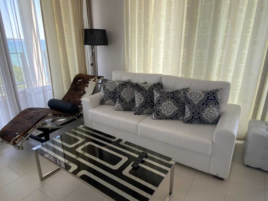 Четиристаен апартамент на първа линия в комплекс Йоо България