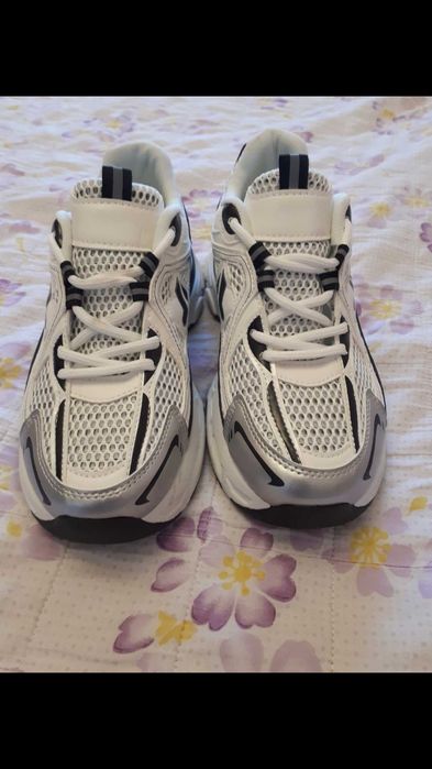 Кроссовки новые 38 размер