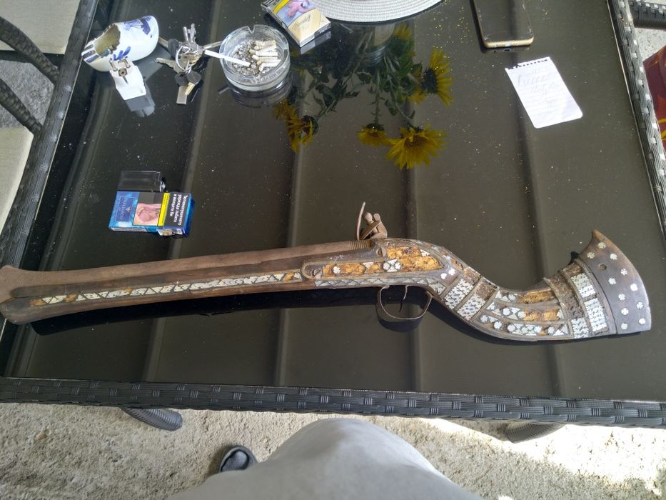 Продавам антикварен Хайдушки Тромблон със седеф и бронзов обков Уникат