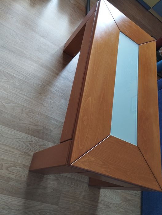 Холна маса от масивно дърво