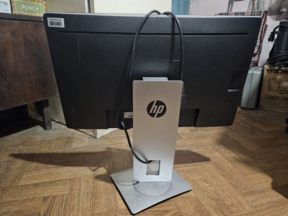 Монитор PC 2 броя Acer и HP