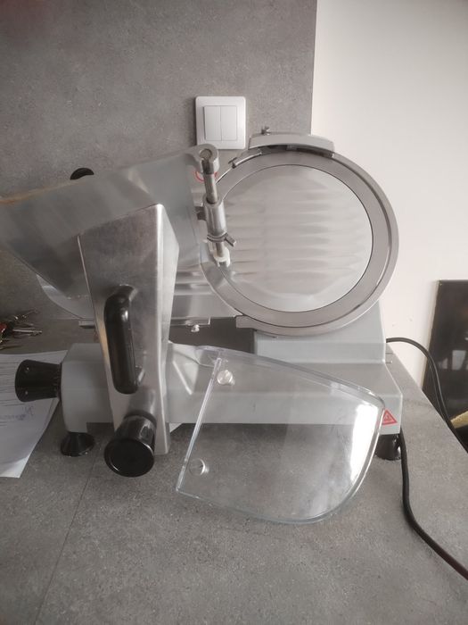 Колбасорезачка, рязане на кашкавал  и д-р.