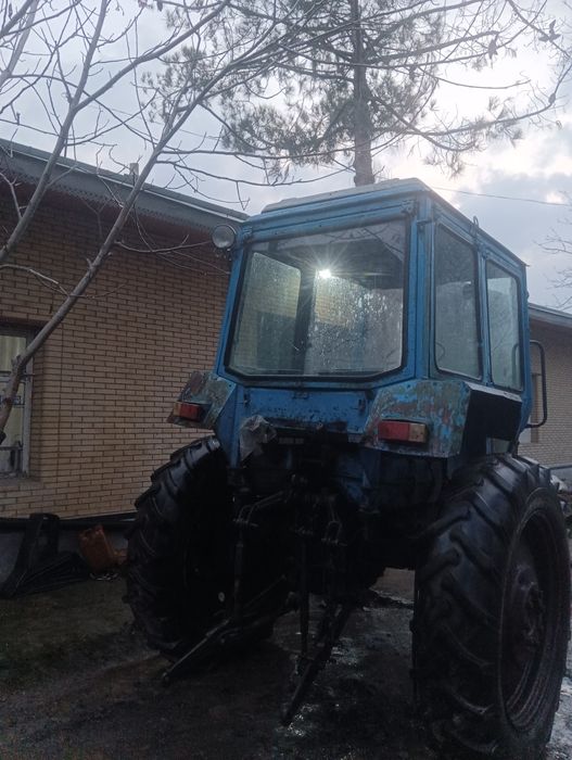 Traktor MTZ80 sotiladi