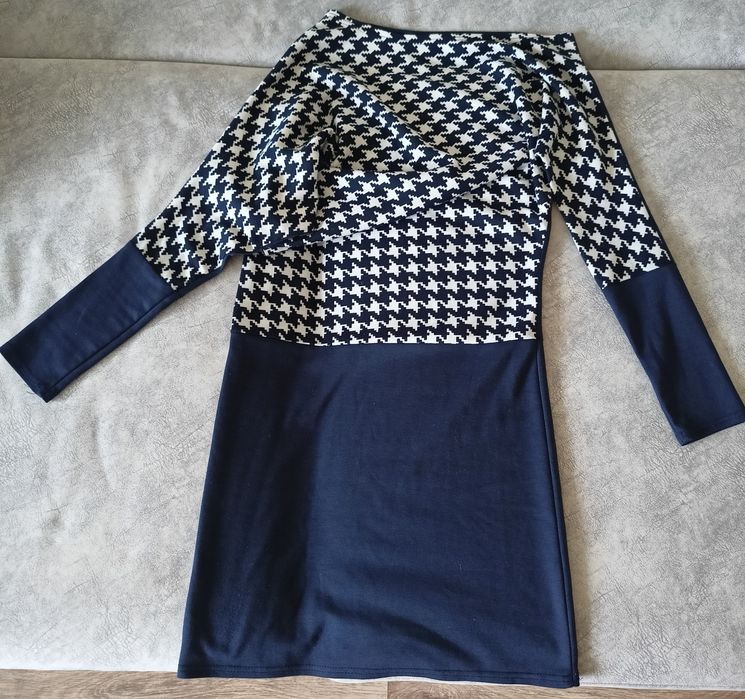 Продам женские платья