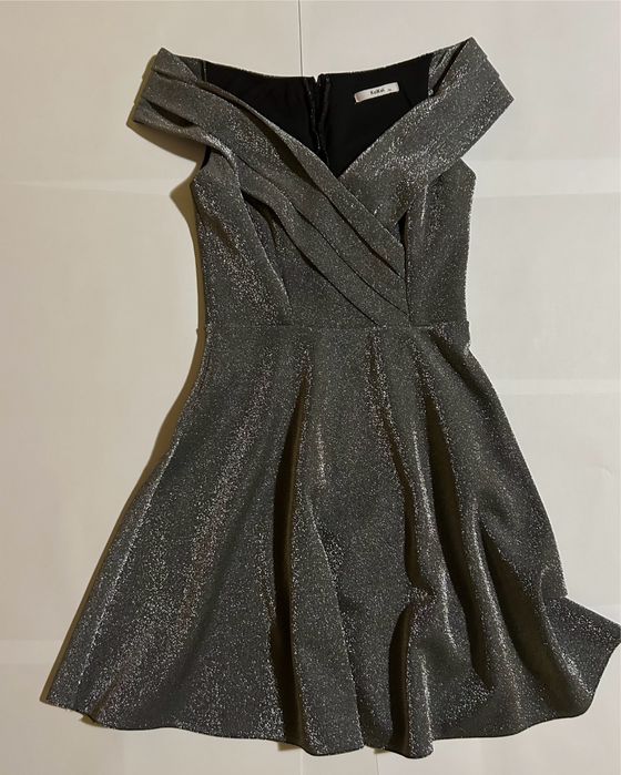 Rochie argintie pentru petreceri