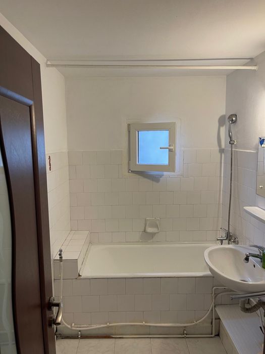 Vand apartament 3 camere  101 m2 zona lebada (vizavi de kaufland)