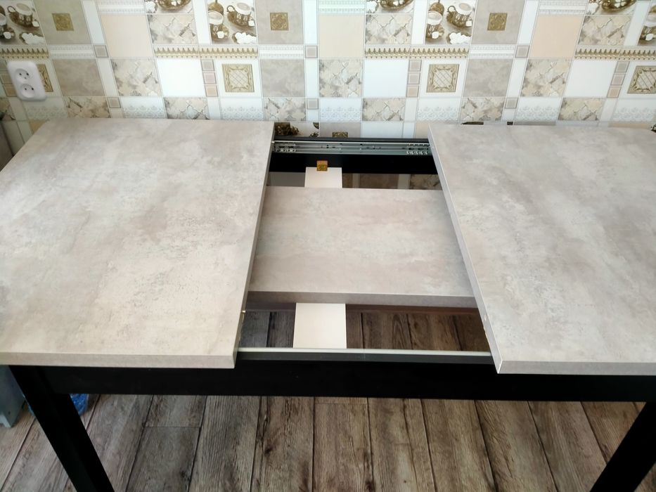 Продам кухонный стол