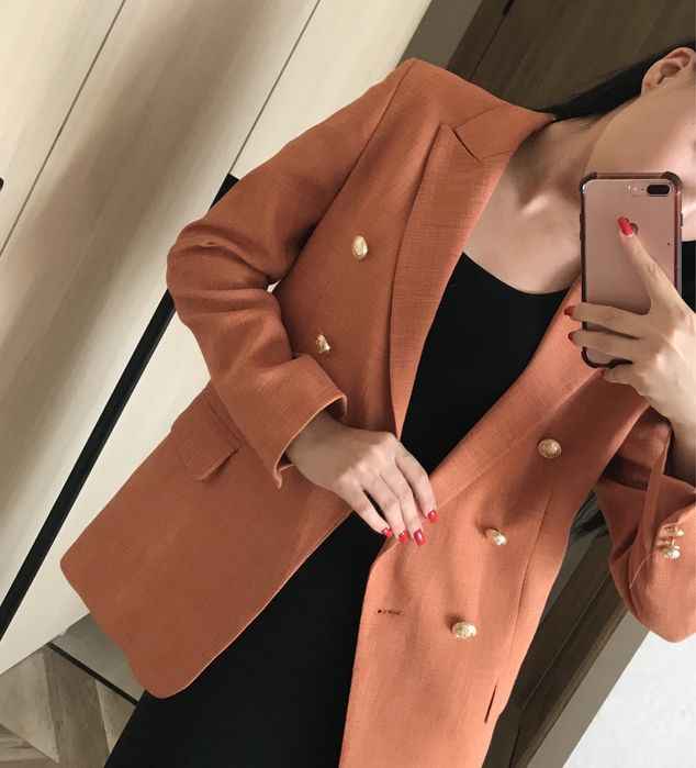 Пиджак оранжегого цвета