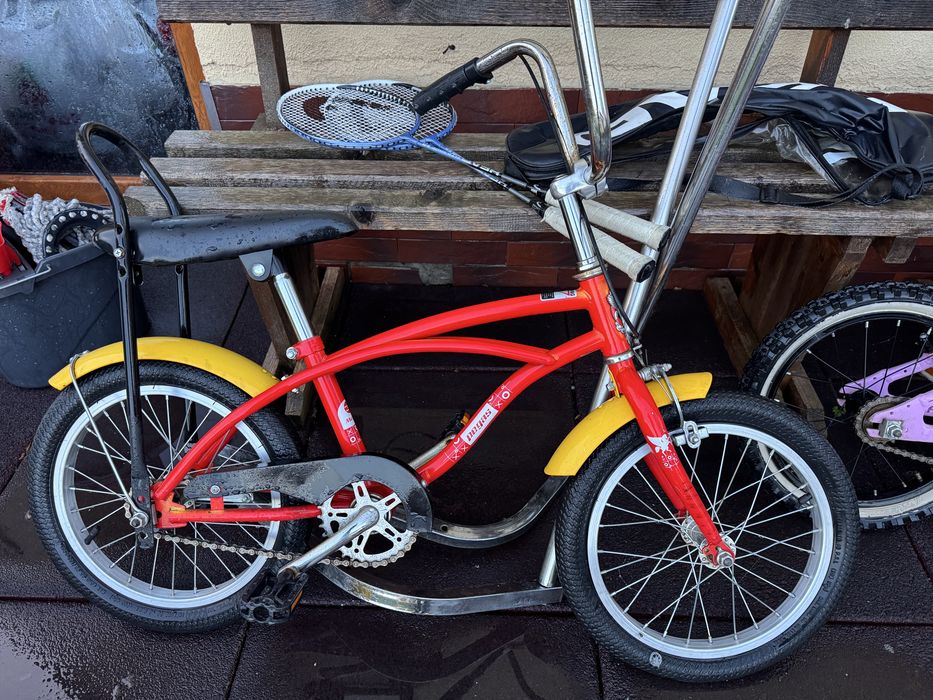 3 biciclete pentru copii , diferite dimensiuni  . Bicicletele sunt in stare de functionare , dar necesita un minim de mentenanta