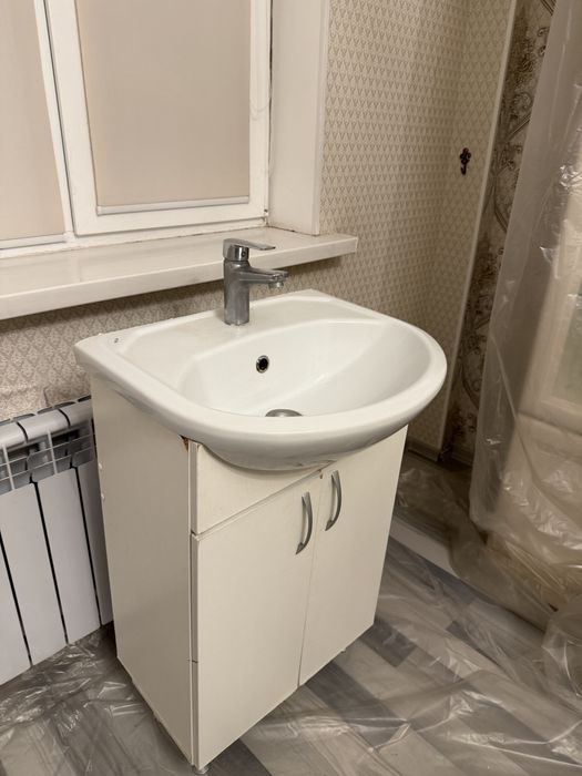 Раковина с тумбочкой