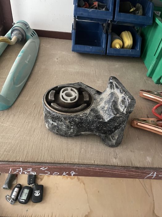 Подушка для двигателя