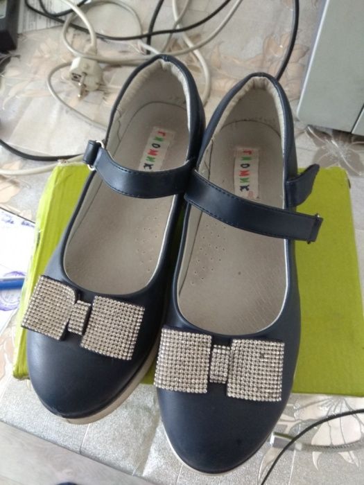 Продам туфли для дев