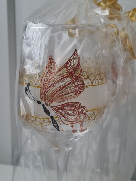 Комплект ръчно рисувани чаши за вино