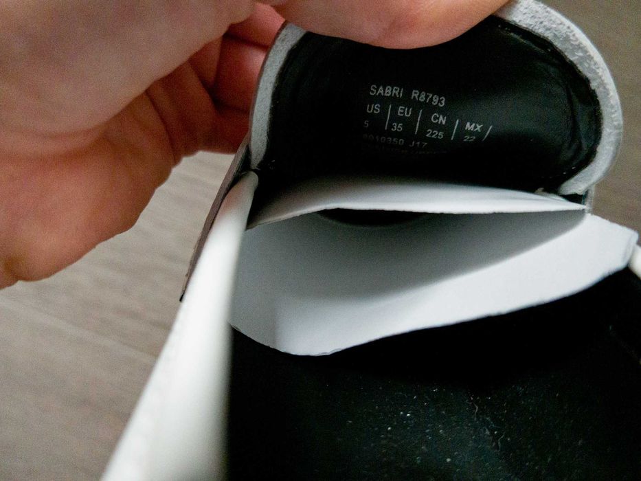 Vand papuci albi CK, femei, marimea 35