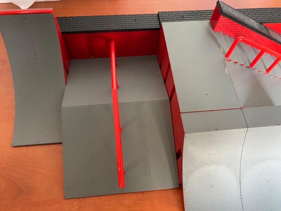 Продам игрушечный скейтпарк