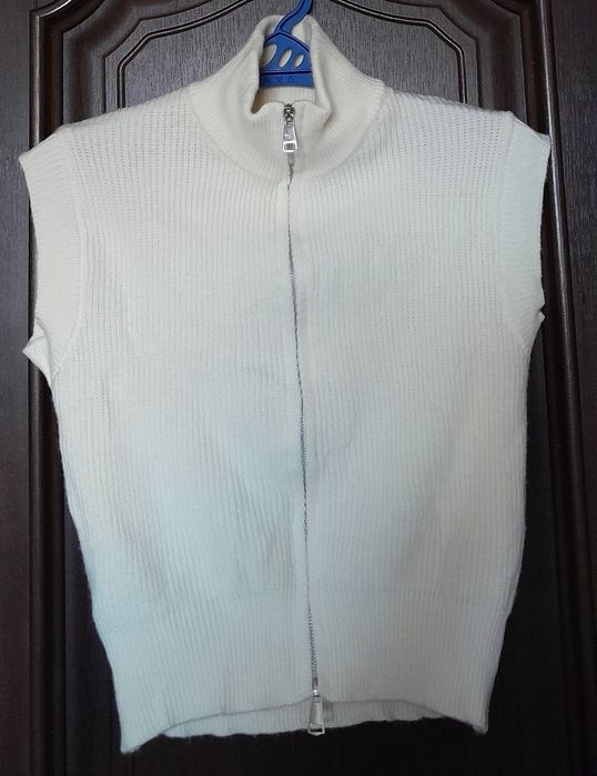 Каждая платья по 2000 тг