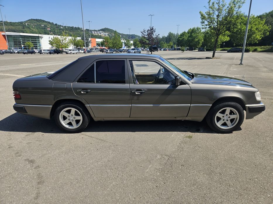 MERCEDES-BENZ E-Class 1992 — imagine 3