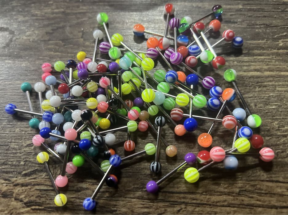 Обеци пиърсинг за език пъп