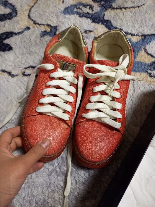 Ayollar sportivniy oyoq kiyimi