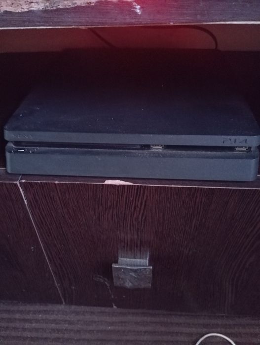 Продам PlayStation 4