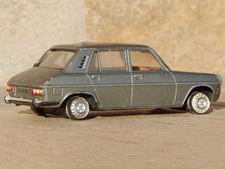 Macheta Simca 1100 1968 scara 1:43 uzata cu multe lipsuri pt diorame