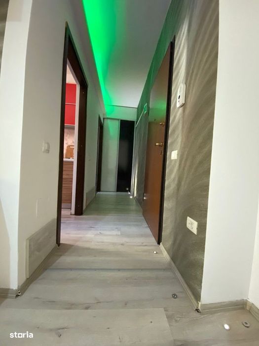 Garsonieră gata de utilizare cu balcon și mobilier