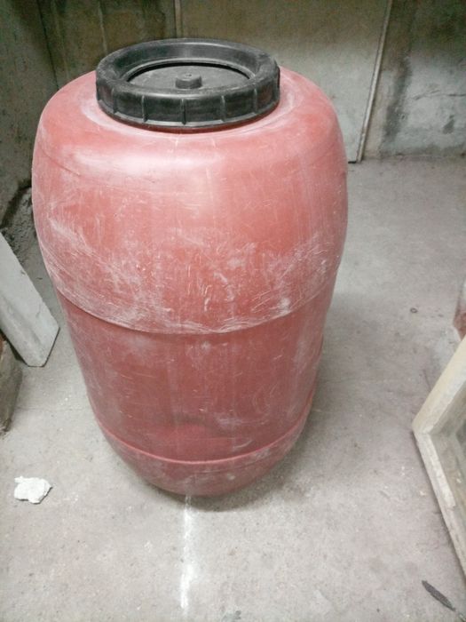 Пластмасови бидони за хранителни цели